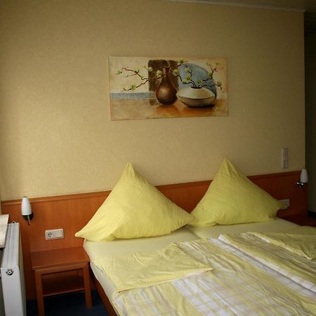 Pension Zur Krone Hotel Eisenach Bagian luar foto